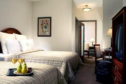 Four Points By Sheraton Hotel & Suites Calgary West Exterior foto